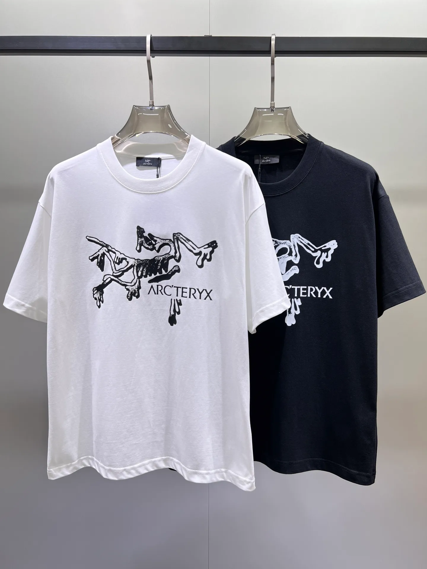 arcteryx🌟New Arrival T T Hot Sale 99 🐎🐎Size：S-XXL Black White 2 （Size ） Size S 110 54 69 21 M 114 56 71 22 L 118 58 73 22 XL 122 60 75 23 2XL 126 62 77 23